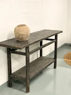 Snowdrops Copenhagen - pitkä sivupöytä hyllyllä #802, black