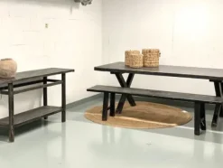 Snowdrops Copenhagen - pitkä sivupöytä hyllyllä #802, black