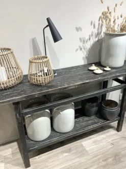 Snowdrops Copenhagen - pitkä sivupöytä hyllyllä #723, black