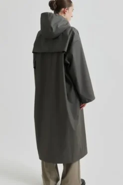 Second Female Stormie sadetakki, thunderstorm