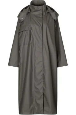 Second Female Stormie sadetakki, thunderstorm