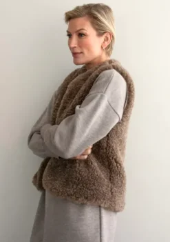 Gauhar Helsinki Tekoturkisliivi, taupe