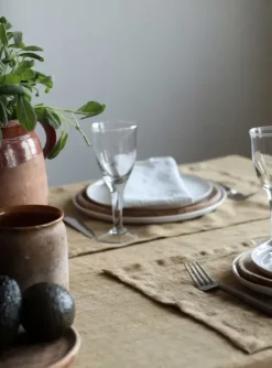 Tell Me More - Marion pellavapöytäliina 145x270, pampas