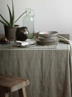 Tell Me More - Marion pellavapöytäliina 145x270, dune