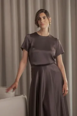 Original Story Tessa lyhythihainen satiinipaita, dark chocolate