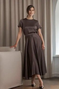 Original Story Tessa lyhythihainen satiinipaita, dark chocolate