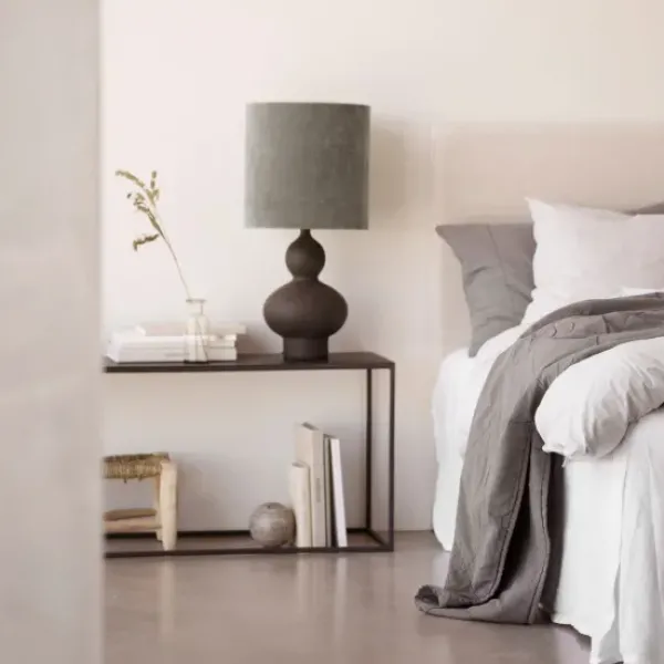 Tine K Home – pöytävalaisin curve, savu