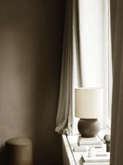 Tine K Home pyöreä pöytävalaisin, muta