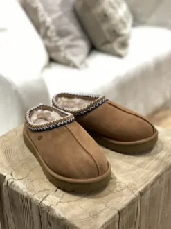 UGG - Tasman slipper, kastanja