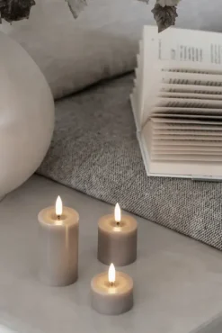 Uyuni Lighting Uyuni - LED pöytäkynttilä 7,5 cm Ø5 cm, sand