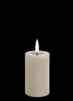 Uyuni Lighting Uyuni - LED pöytäkynttilä 7,5 cm Ø5 cm, sand