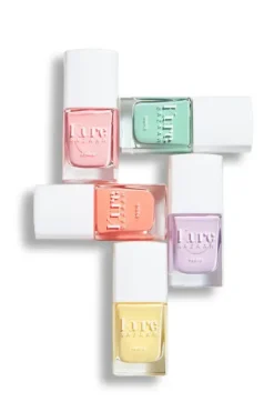 Kure Bazaar Viimeistele lookisi kauniilla kynsilakan sävyillä!