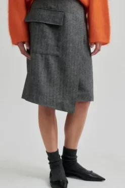 Second Female Waleria hame, black