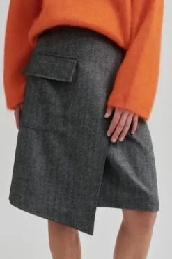 Second Female Waleria hame, black