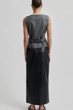 Second Female Waleria liivi, black