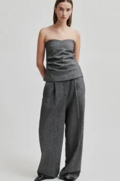 Second Female Waleria toppi, black