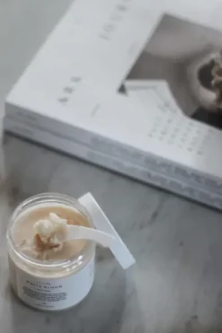 Lavliér White Bloom vartalonkuorintasuola 300ml