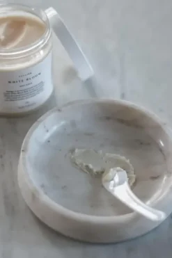 Lavliér White Bloom vartalonkuorintasuola 300ml