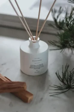 Lavliér Woodness huonetuoksu 100ml