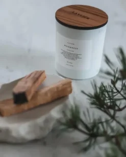 Lavliér Woodness tuoksukynttilä 150g