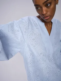 Mos Mosh Yen Sina pitsipusero, skyway