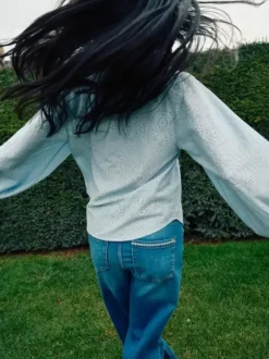 Mos Mosh Yen Sina pitsipusero, skyway